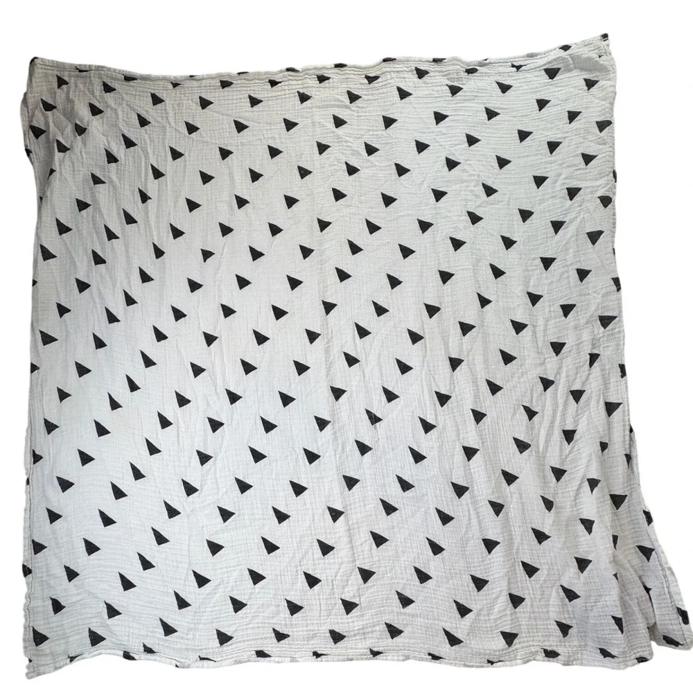 Modern Black Triangle Print White Cotton Muslin Baby Swaddle Blanket 40x42